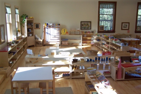 Montessori Classroom via Peaceful Pathways Montessori